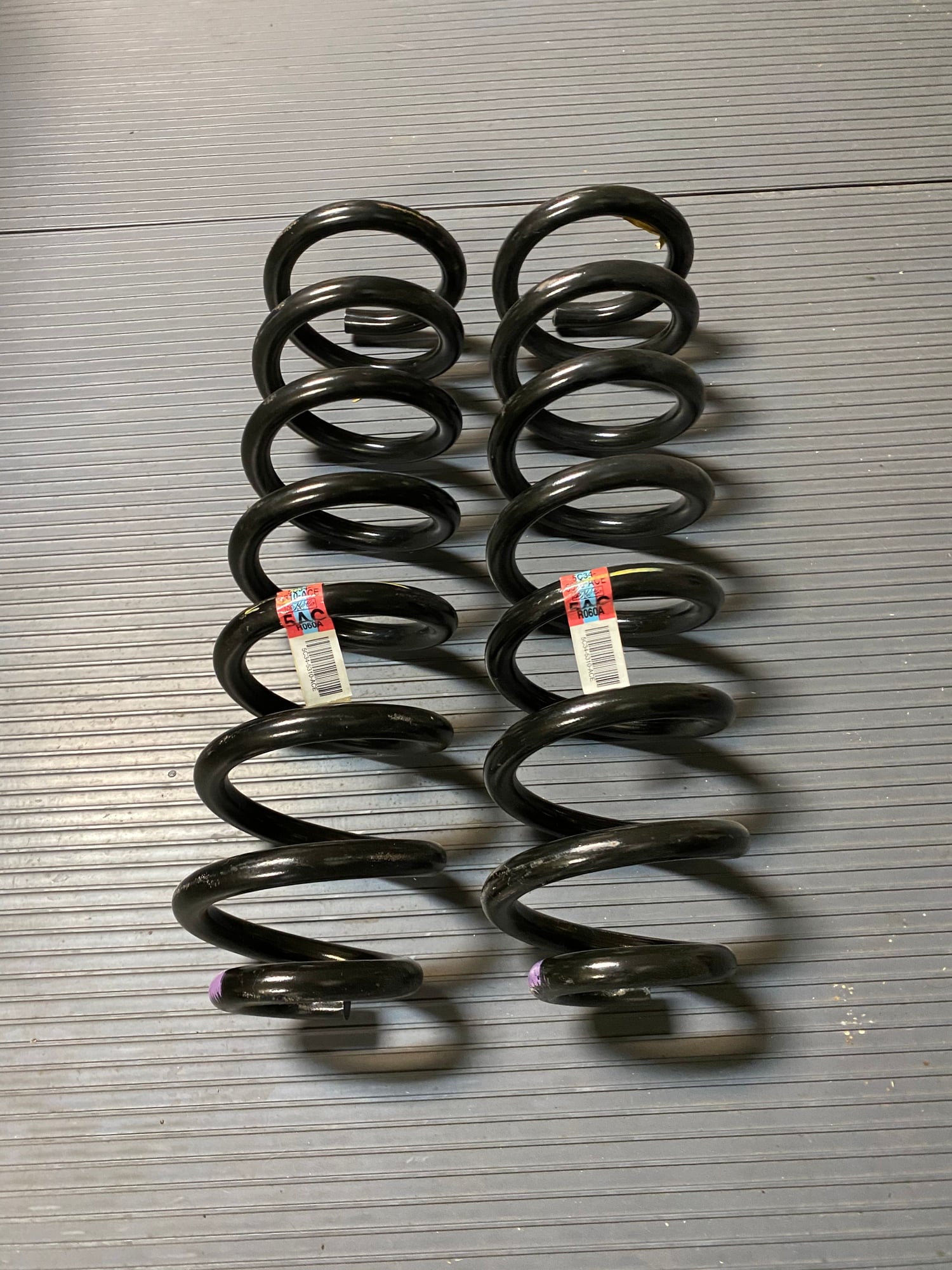 Steering/Suspension - Ford OE 6,000 lb CC Springs - Used - 2017 to 2020 Ford F Super Duty - South Tx, TX 77904, United States