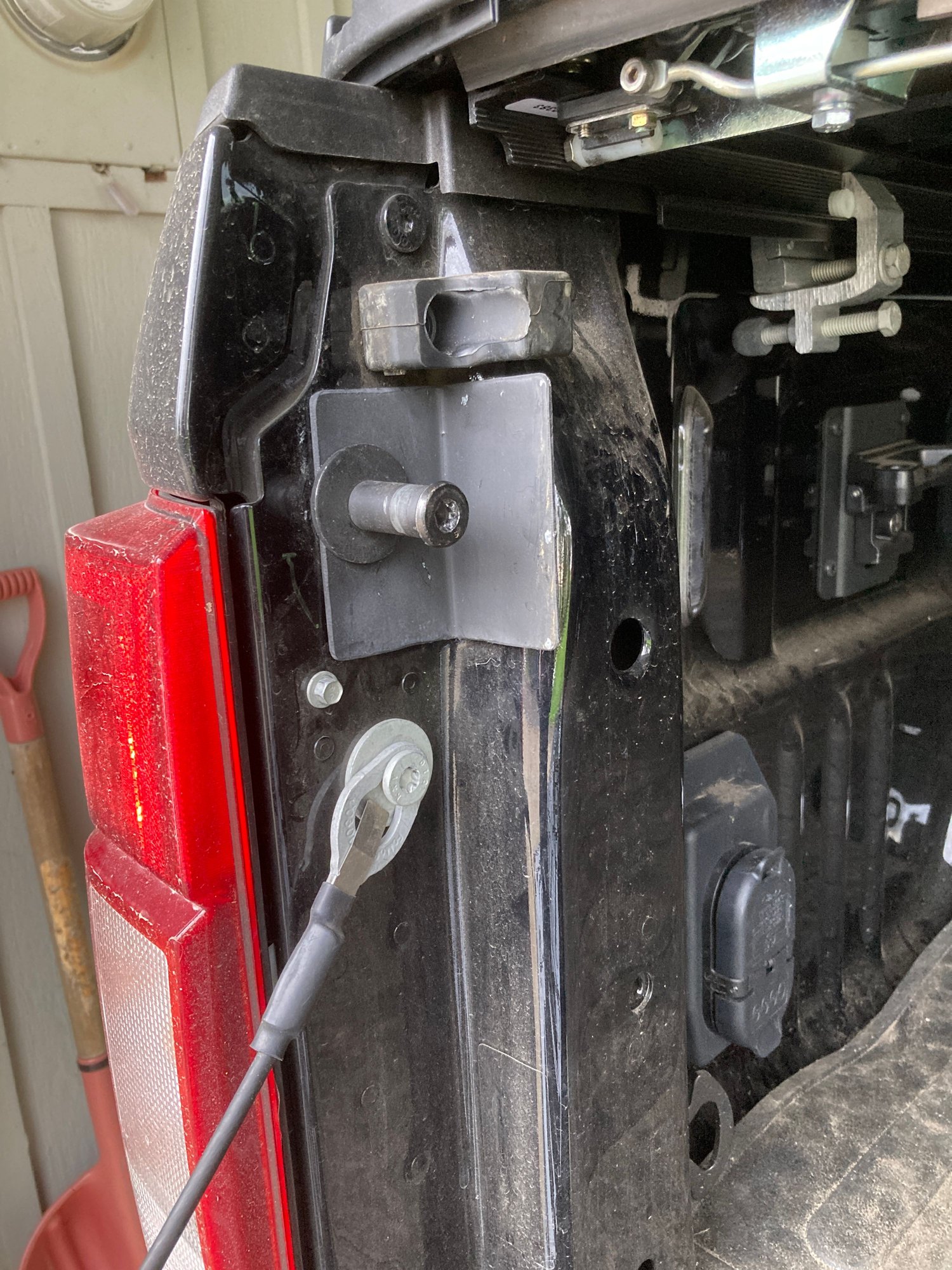 Taillights stolen... with the tailgate locked! Page 5 Ford Truck