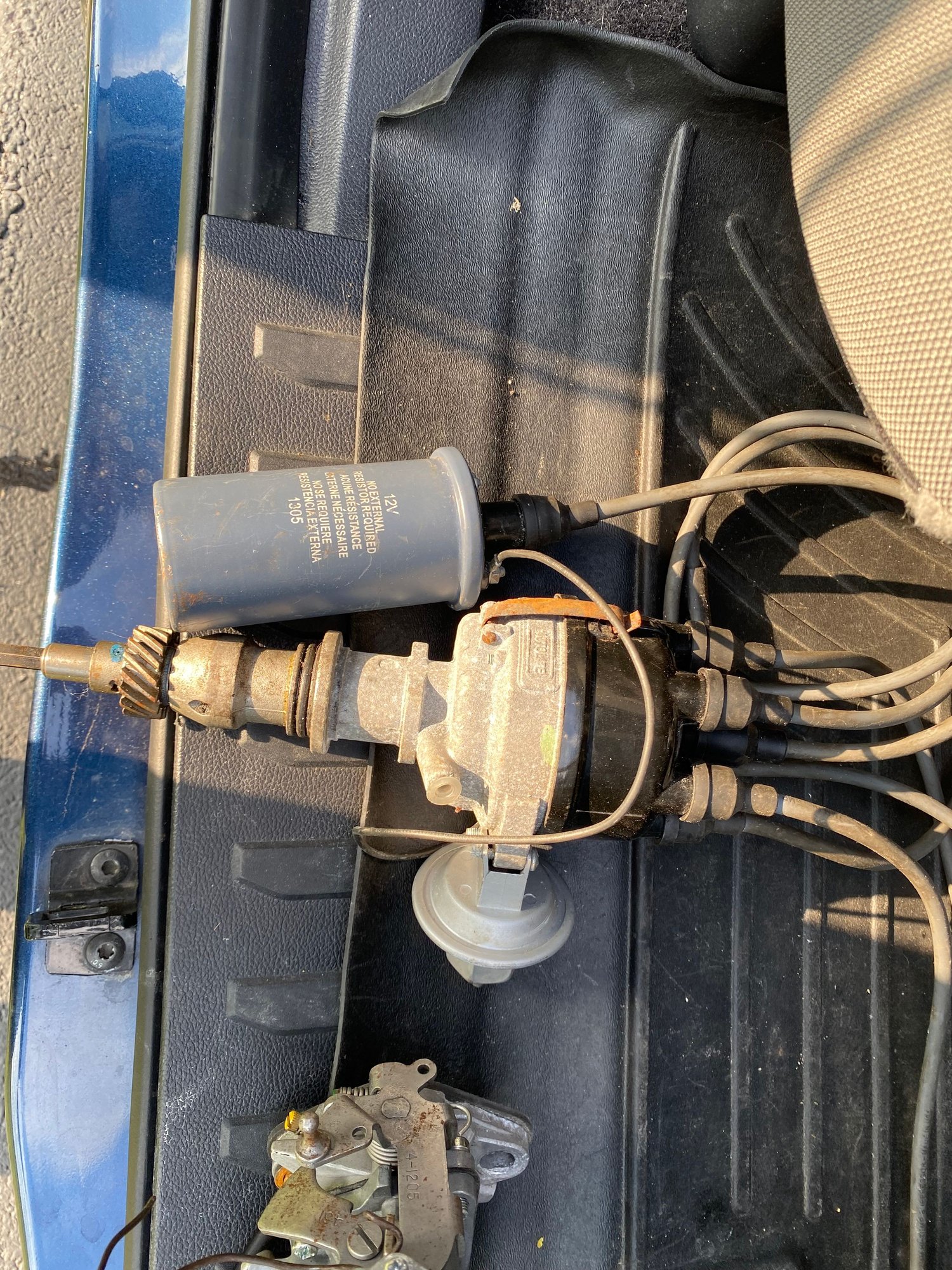 Engine - Electrical - 1980's carb. and distributor for ford ranger - Used - 1978 to 1986 Ford Ranger - Richmond, KY 40475, United States