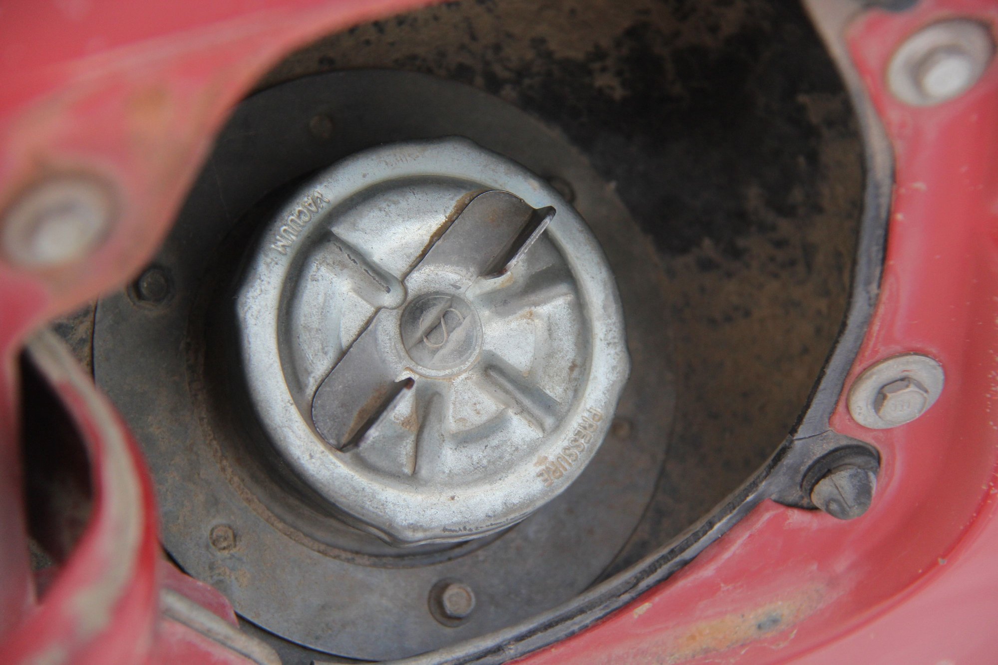 We  don`t  have  a  locking  gas  cap  yet  but  will  be  getting  one..  
