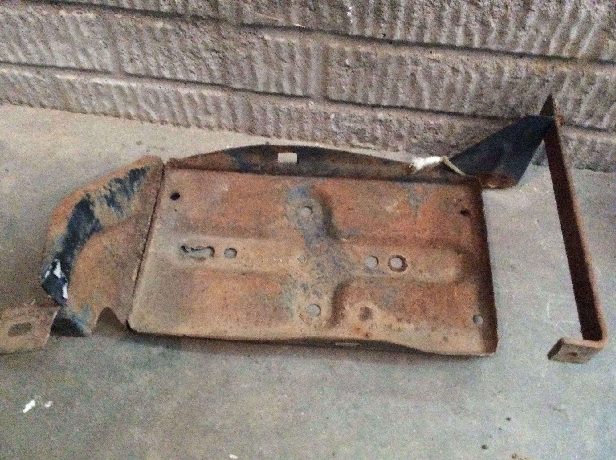 7379 auxiliary battery tray. Left side Ford Truck Enthusiasts Forums