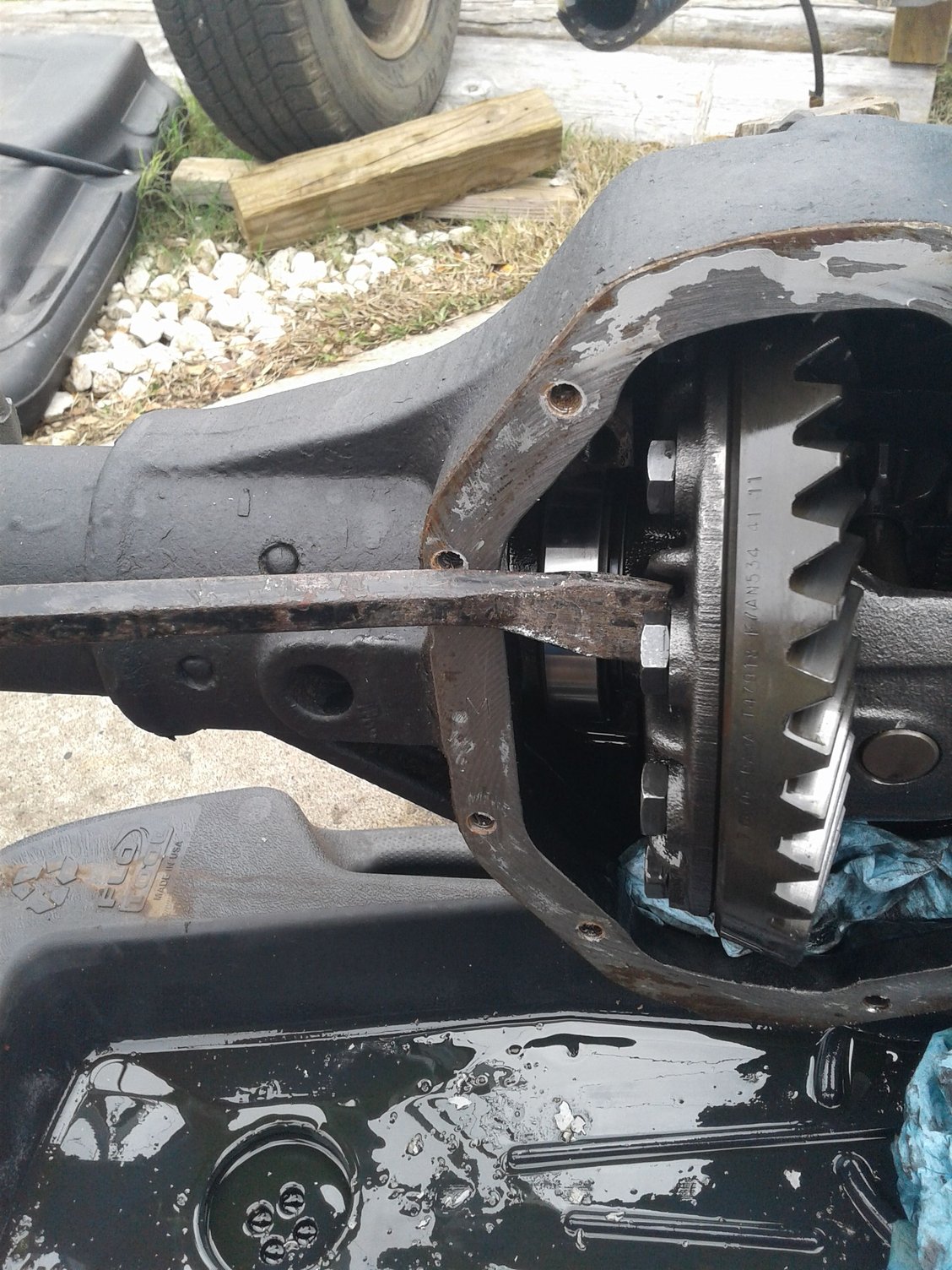 4x4? Inner axle oil seals. How to remove and replace in here > Ford