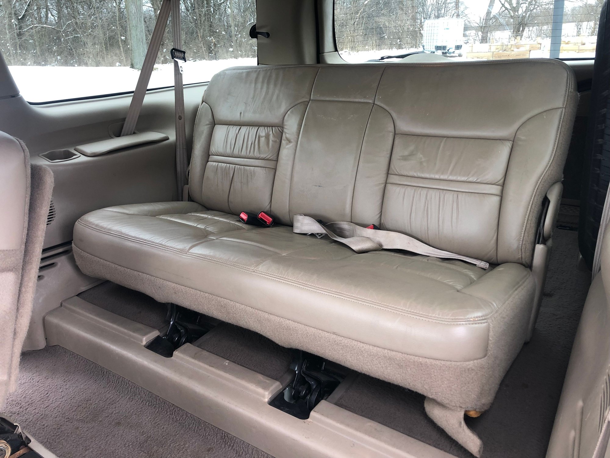 2000 Ford Excursion - 2000 Ford Excursion - Used - VIN 1FMNU43S7YEB39924 - 181,973 Miles - 10 cyl - 4WD - Automatic - SUV - Other - Rockford, IL 61101, United States