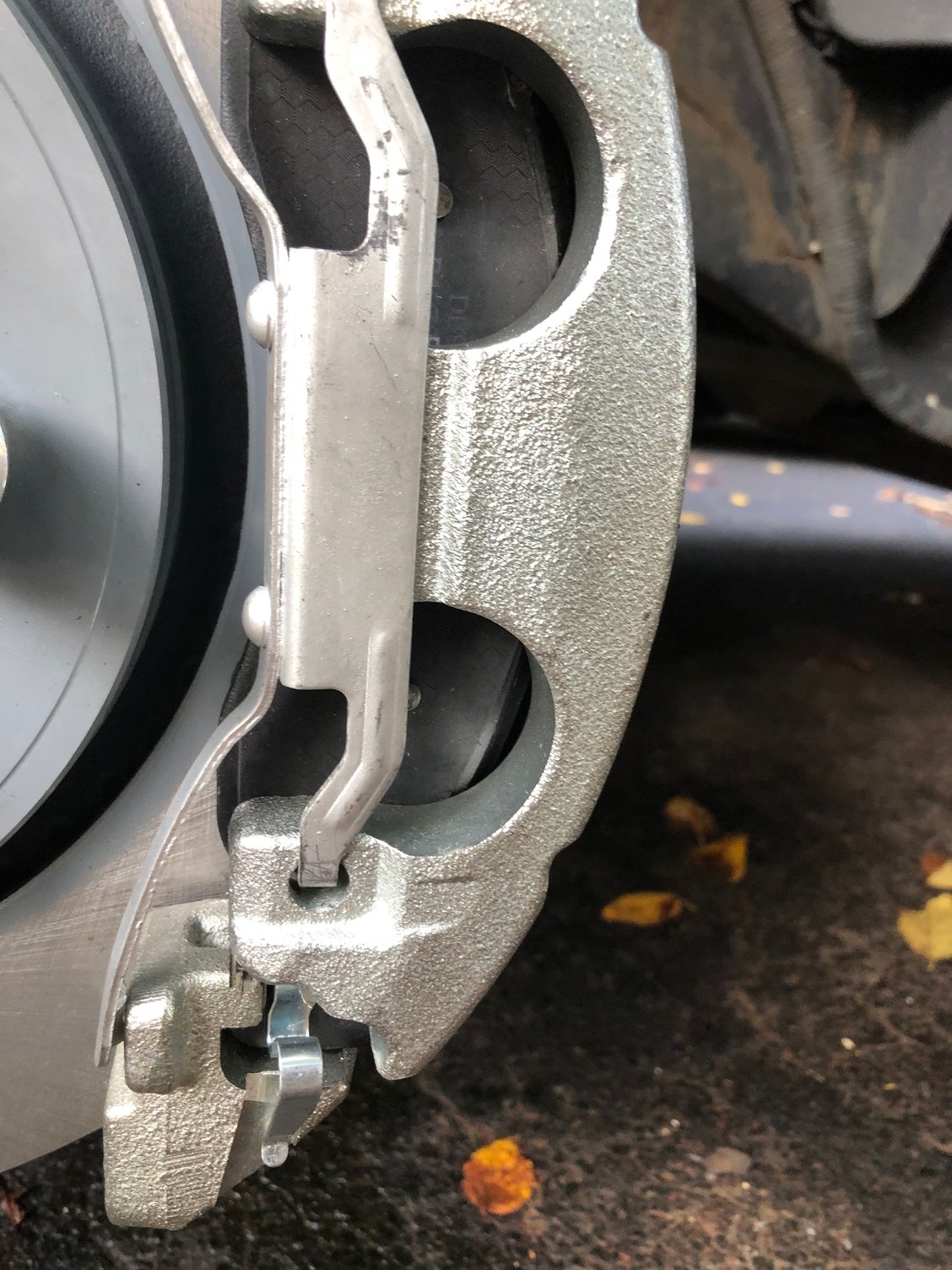 What's the trick to the brake pad springs? Ford Truck Enthusiasts Forums