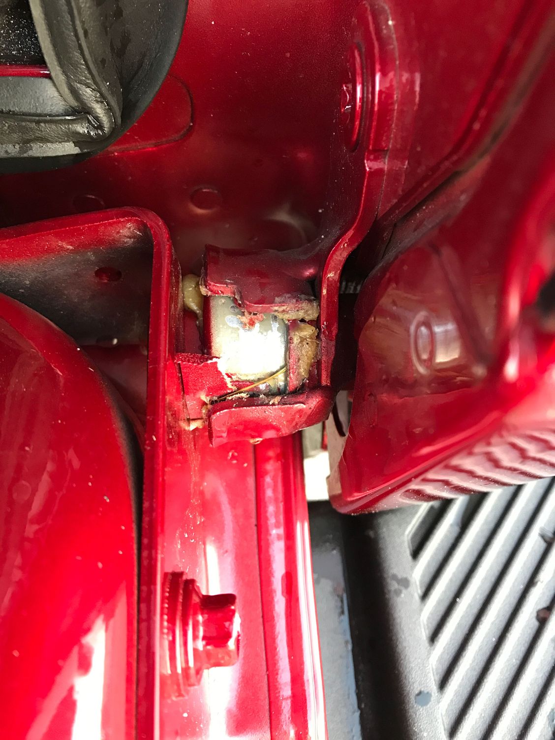 Right tailgate hinge 2017 f150 Ford Truck Enthusiasts Forums