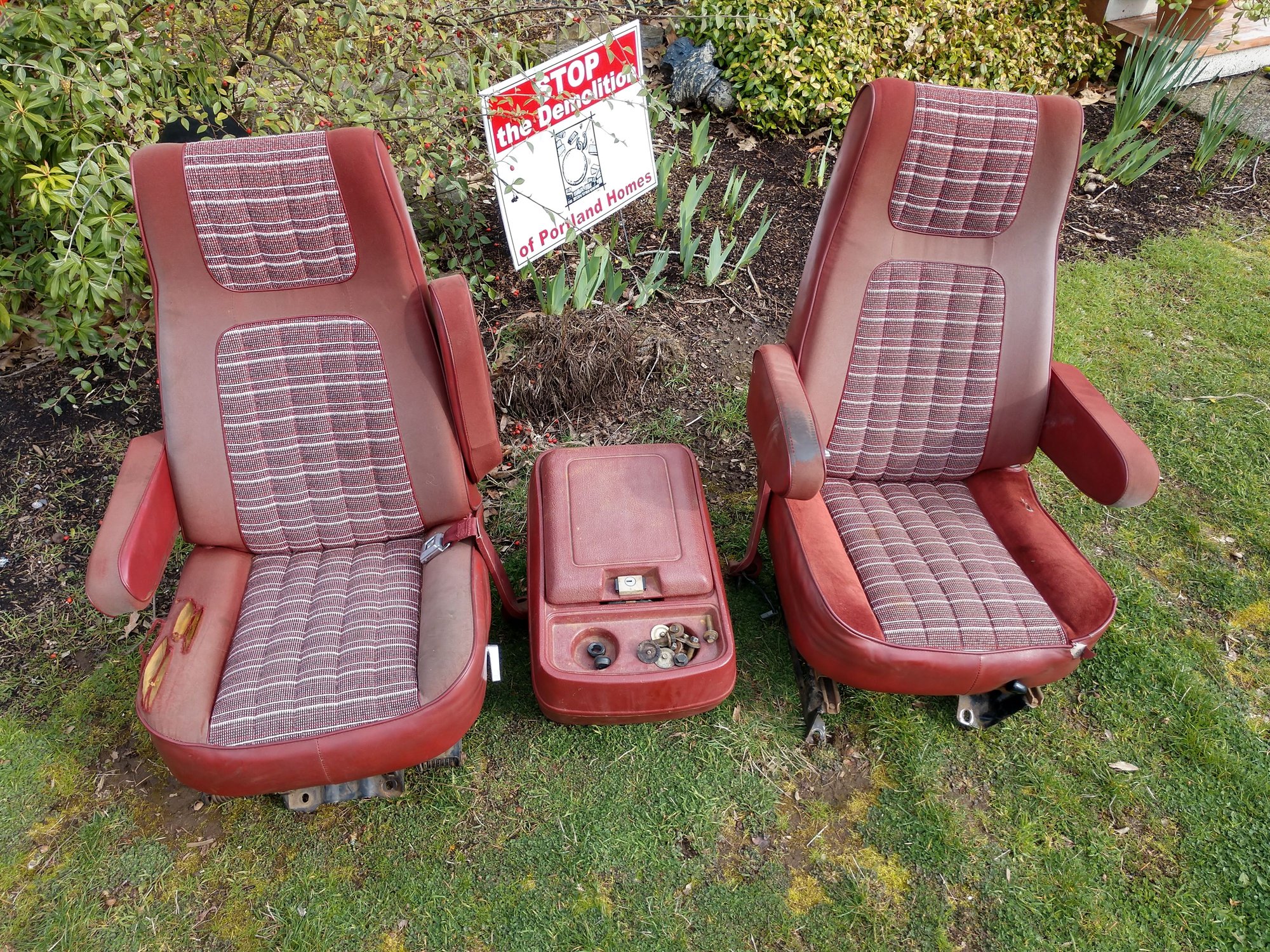 Bullnose bucket seats and center console Ford Truck