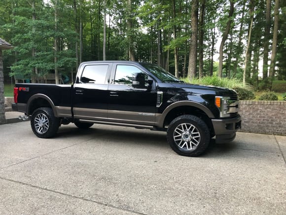 Worn 285/65/20 on F350 with camper and snow plow package.
