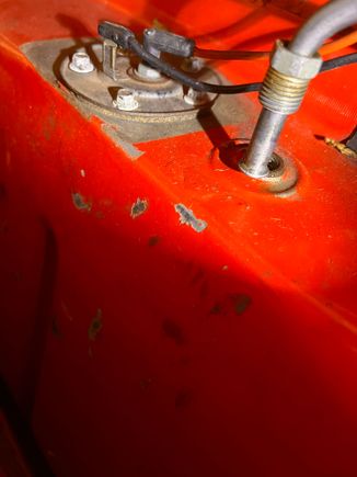 Gas tank behind seat, external line disconnected.
