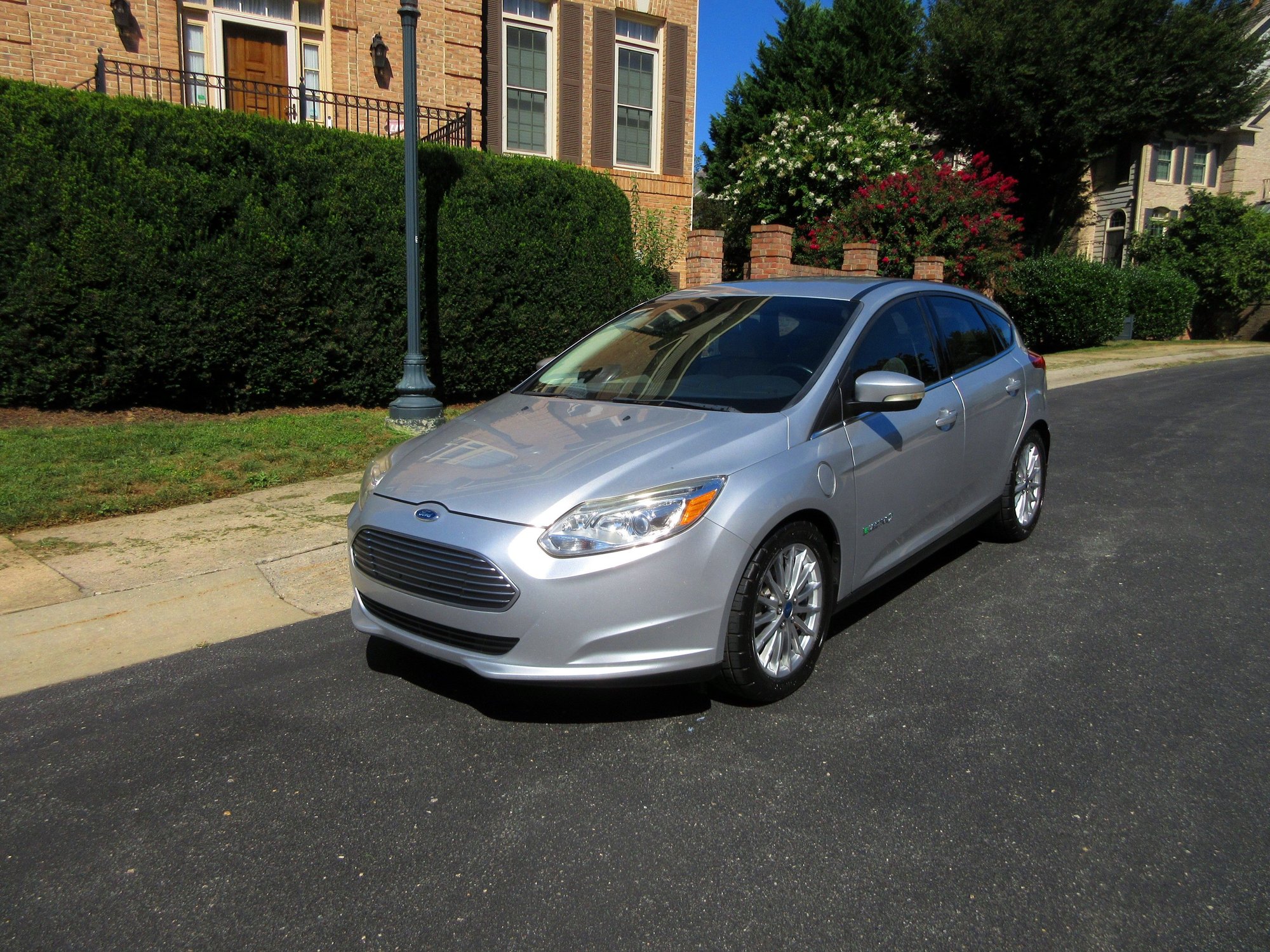 2013 Ford Focus - 2013 Ford Focus EV $2,975 With IRS Tax Rebate expires Sept. 30 - Used - VIN 1FADP3R40DL280615 - 125,999 Miles - Washington, DC 20002, United States