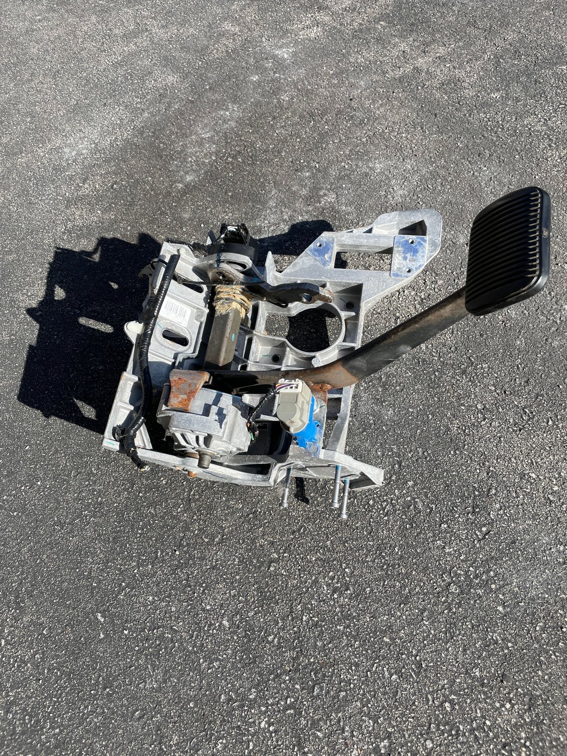 The three bolts on the left is where the good used Brake Feel sensor that makes the driver believe that regenerative braking feels like good� ol hydraulic brakes and apple pie.