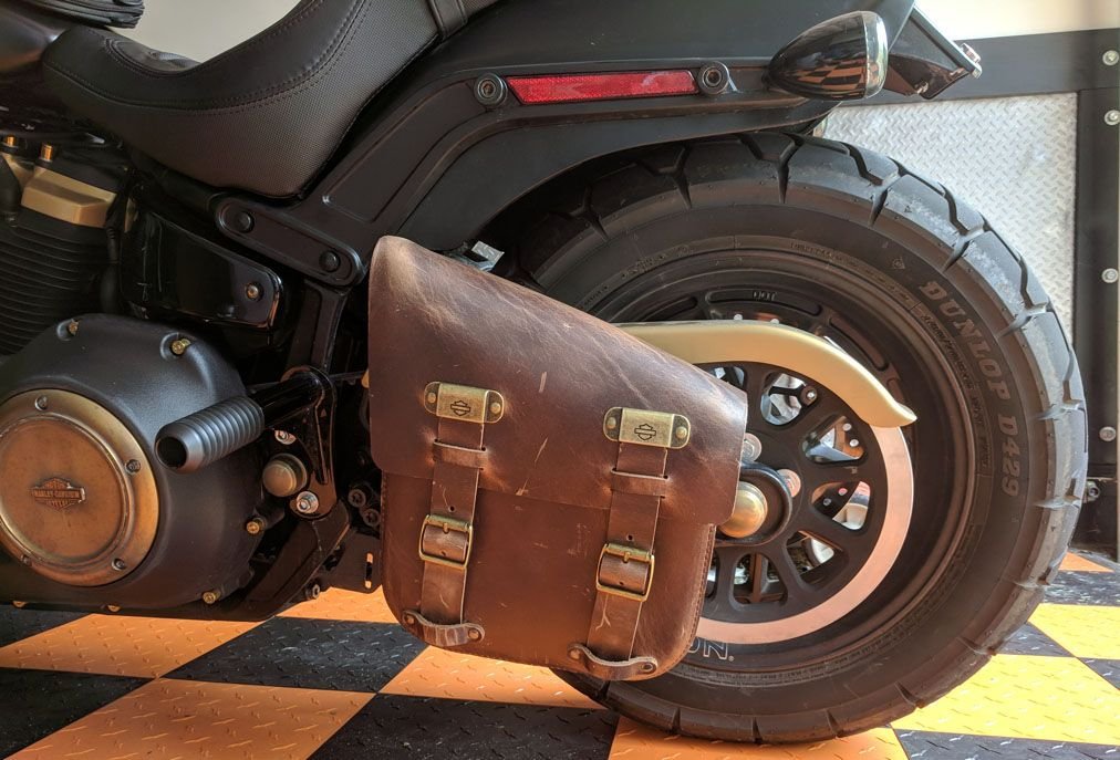 2018 fat bob swingarm bag