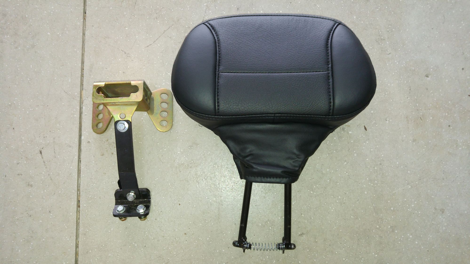 HarleyDavidson CVO rider backrest 52300224 & mounting kit 5258909A