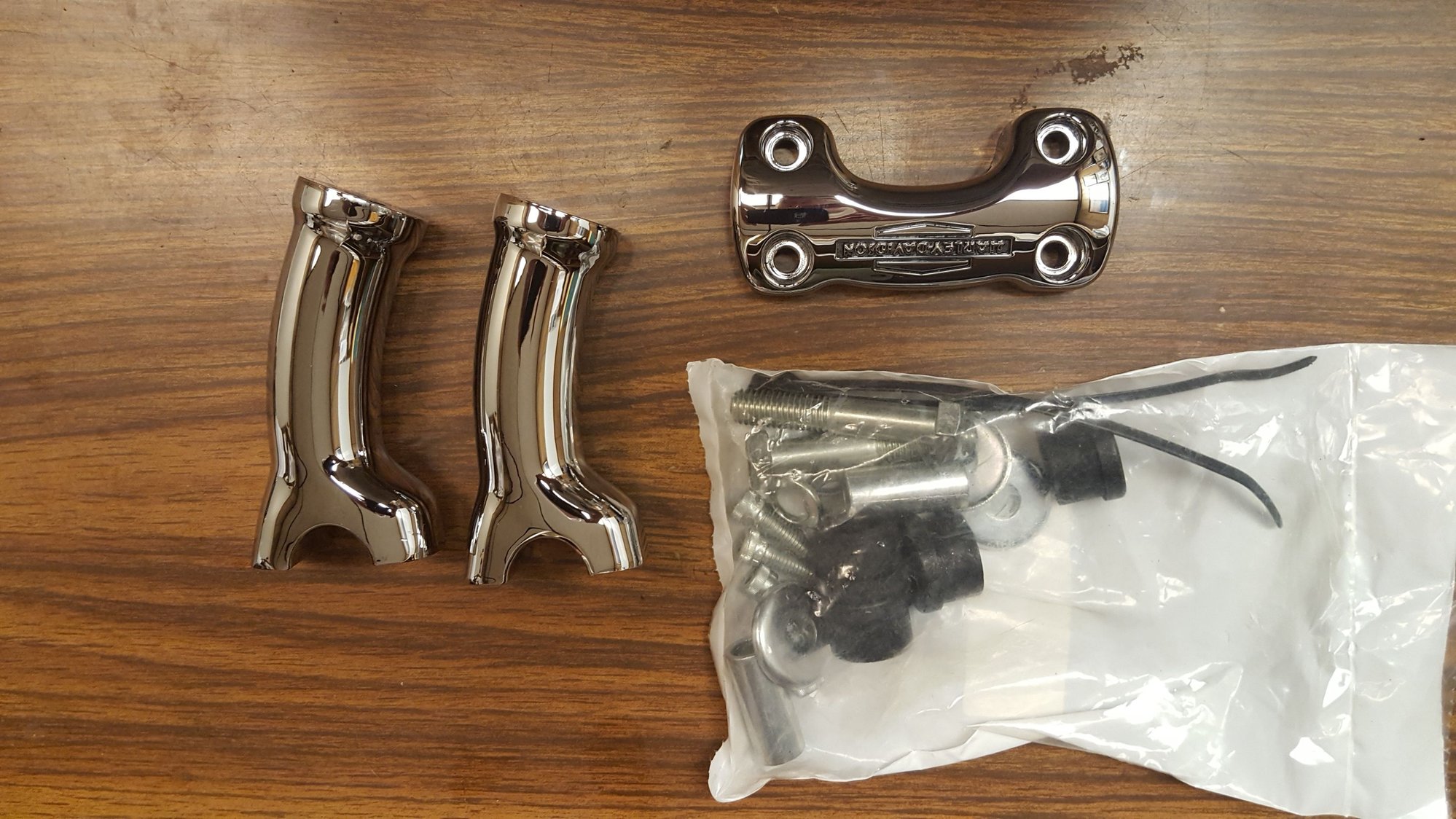 DELUXe HANDLEBAR CLAMP AND RISER/hardware Harley Davidson Forums