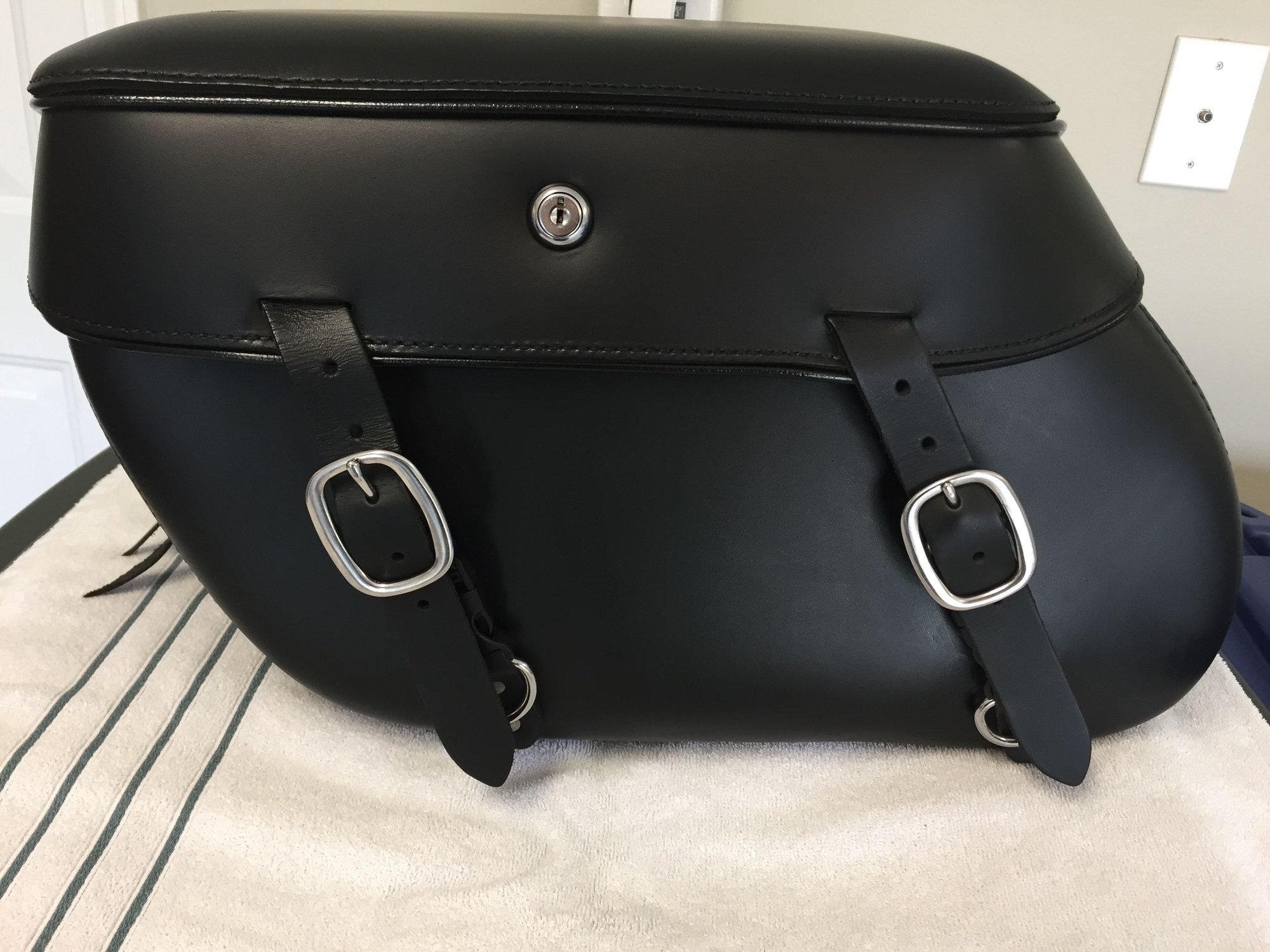 LeatherPros LP3000 Locking Saddlebags for Sportster Harley Davidson