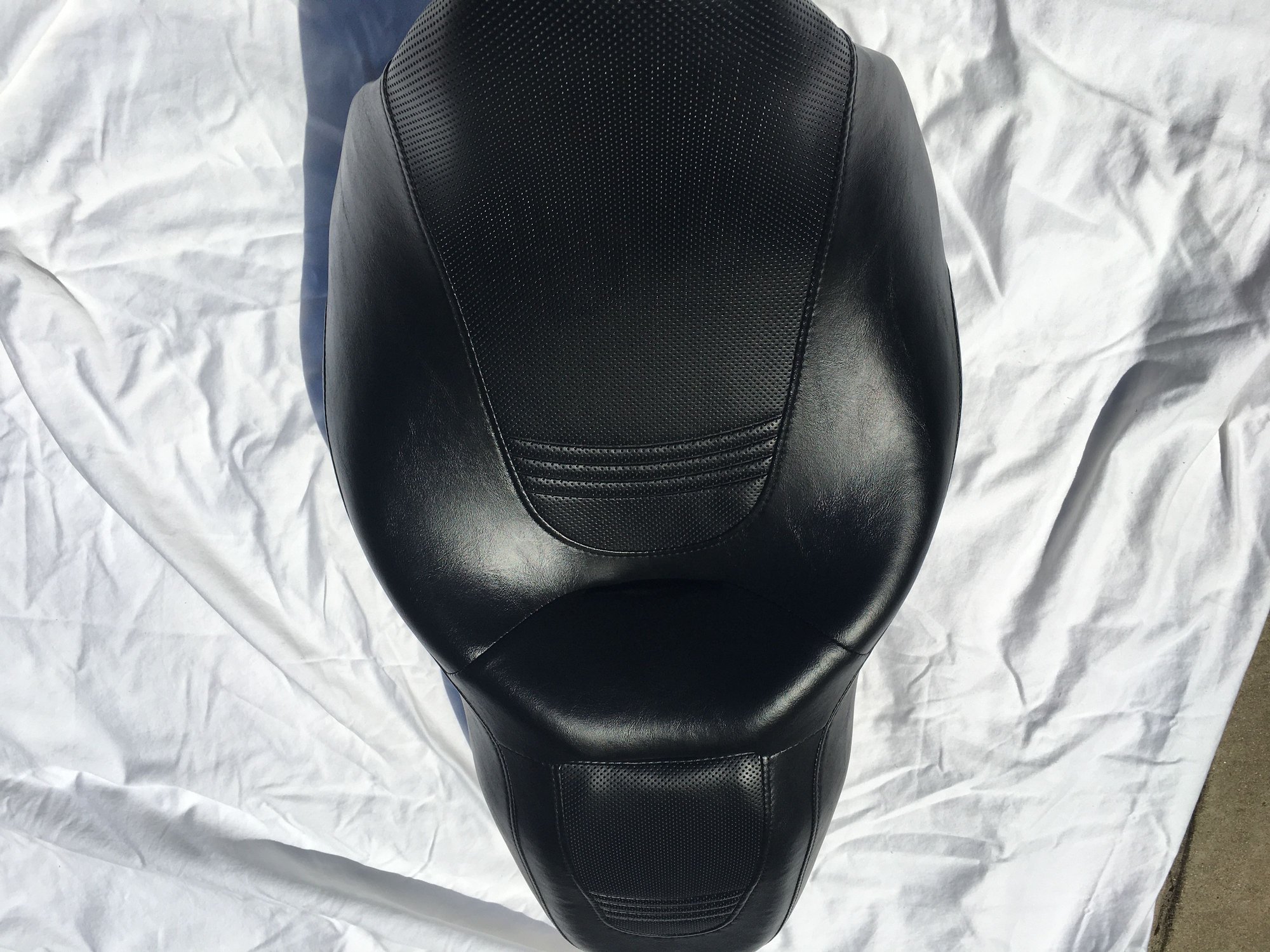 2010 OEM FLHX Street Glide Seat - Harley Davidson Forums