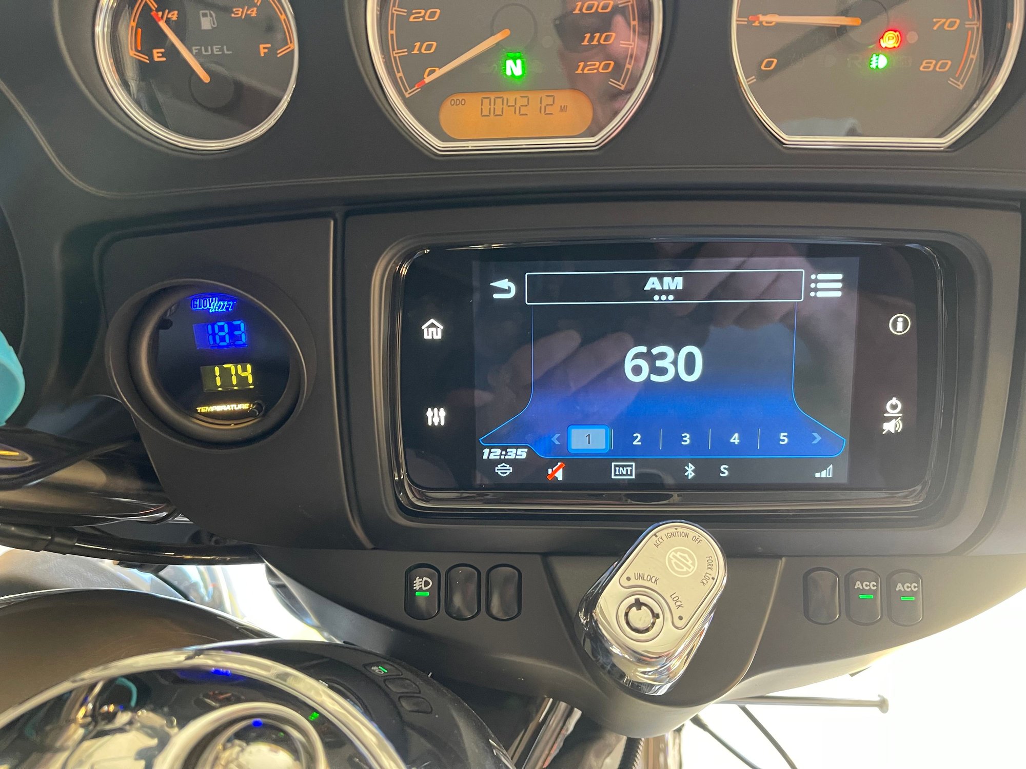 The gauge is showing in blue coolant temperatures and gold oil temperatures.