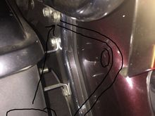 Does the front post go in  place of one of the 2 upper screws?