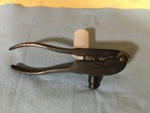Winchester "Nutcracker" type reloading tool.