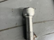 My OCDness doesn’t permit knurled hardware on my bike. 