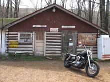 A really unique little dive bar that the state line crosses down the middle of.people come from the dry Arkansas side to buy beer there.  There was the trippiest sorta hippie chick in there who was a bit of a pyromaniac.  She was off to celebrate the first day of spring with a joint and burning a pile of brush.  LOL