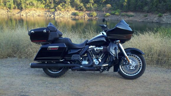 2012 FLTRU with the 110.  SE110 Heads, SE259E cams, V&H Power Duals, V&H Hi-Output, SE Heavy Breather, SERT