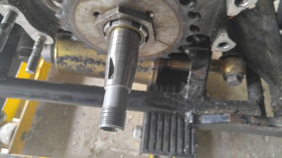 Notice the 'wrinkle' to the right of the keyway?  I DON'T think I did that with a breaker bar and cheater pipe...