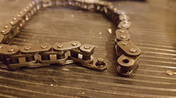 BROKEN CHAIN, found the missing bits at the back of the Cam Chest