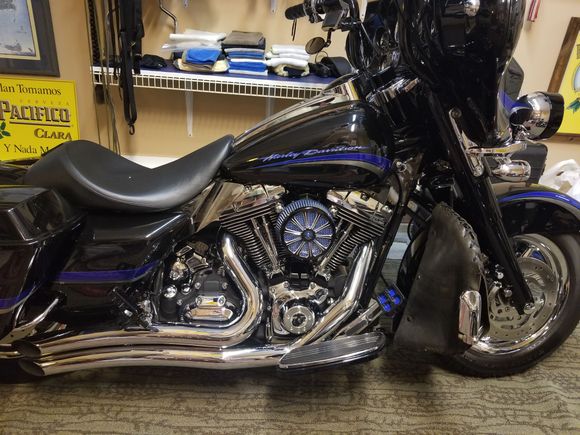 2007 Street Glide. Started life with Black Pearl paint and is now Midnight Pearl.