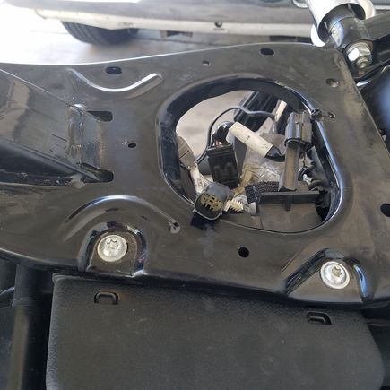Here the 4 pin female connector that leads to the ecm for my rear cylinder. 
The male 18mm wide band o2 connector is on hanging on the right side of the bike. 