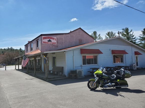 Amazing to see this place closed. This time of year the bar and restuarant are normally open and the motel is beginning to fill up. Then there would be a band setup behind where I am parked.