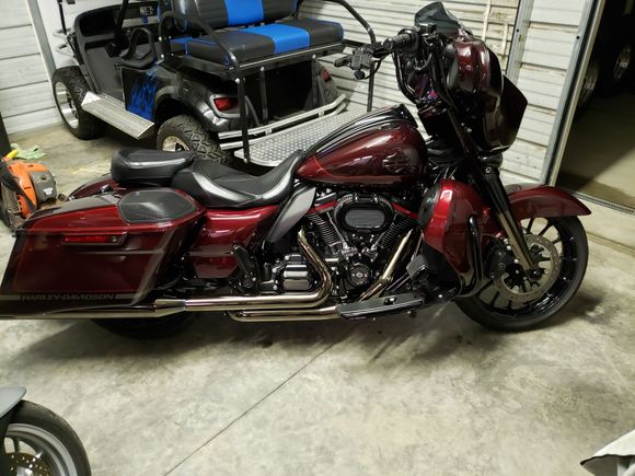 2019 CVO, S+S 475 cam, lifters, push rods, cuffs.  Ventilator extreme AC, Khrome Werks full 2-2 system with 4.5 mufflers. Dynoed with TTS tuner (122 HP 132TQ) Factory 47 12 inch bars.  Custom dynamics front lights, Custom dynamics rear cvo panels, Custom dynamics low profile sequential bag lights.  1 1/4 floor board spacers.  Up next will be HD cvo matched front wrapper fender.