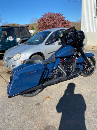 Don’t mind the Neon in the background, it’s one of the things I’ve been neglecting for the last month so it’s kinda stuck there right now !