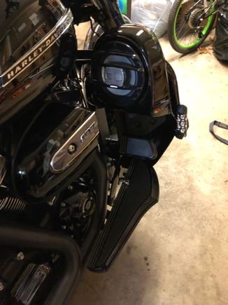 Hertz speakers in Harley lowers, defiance floorboards with defiance brake pad
