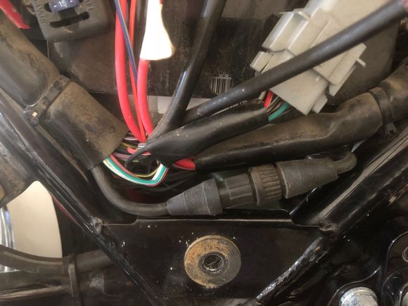 Is that bottom connection the one I need to tape and tie up?