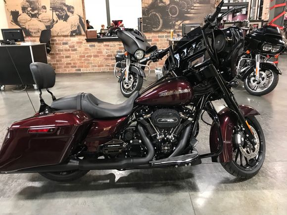 I’ve always loved the chrome look. But when I saw this and the potential with some contrast add ons I just had to take it home. It’s got nothing but looks and comps every time it’s out. Black is it.