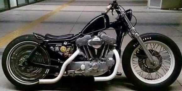 Good evening 
May someone help me find the brand of the rear fender on this sporty or give me some advices to build one?
Thanks a lot
Thomas