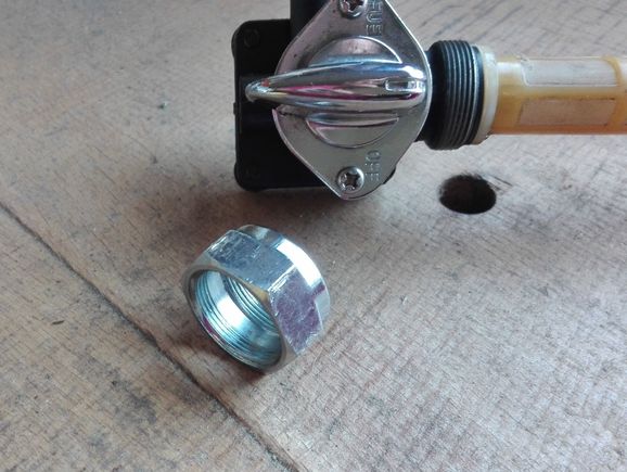 The fuel valve and the special nut