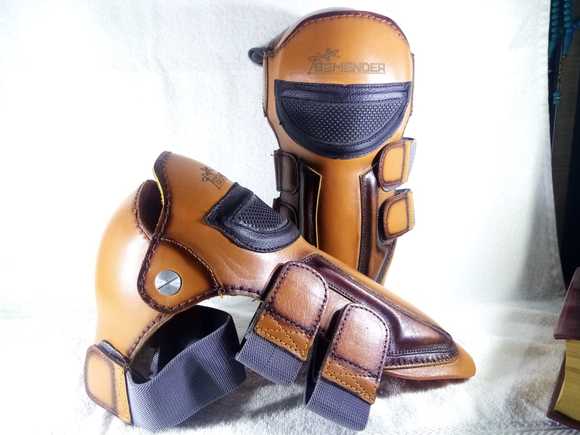 articulated knee pad natural leather