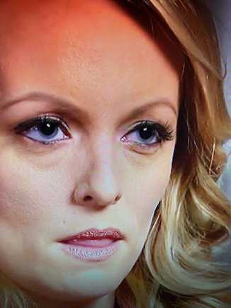 What a successful woman is to the left.