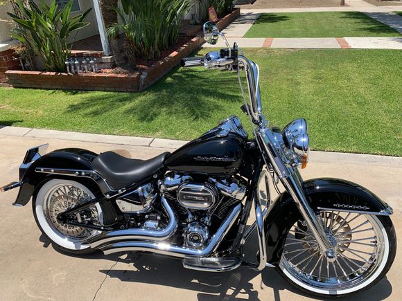 Stock shock, no air ride. 16” rear and 21” front