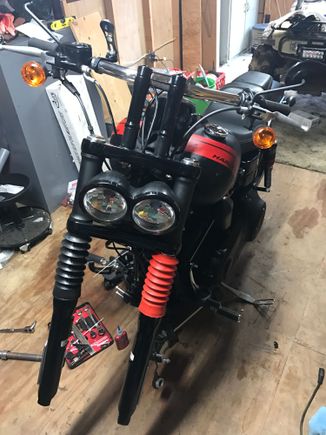 Swapped out the red gaiters for black.