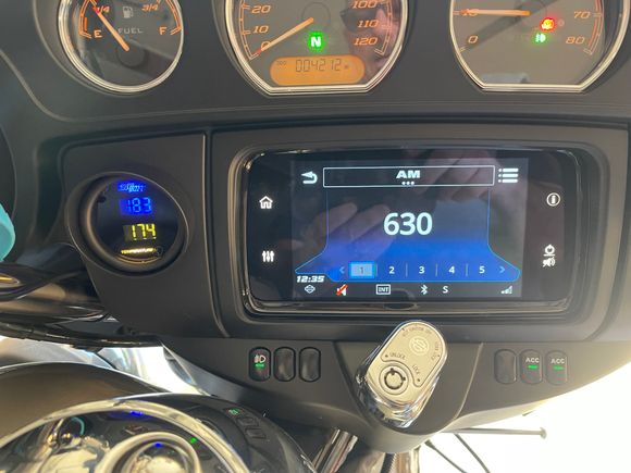 The gauge is showing in blue coolant temperatures and gold oil temperatures.