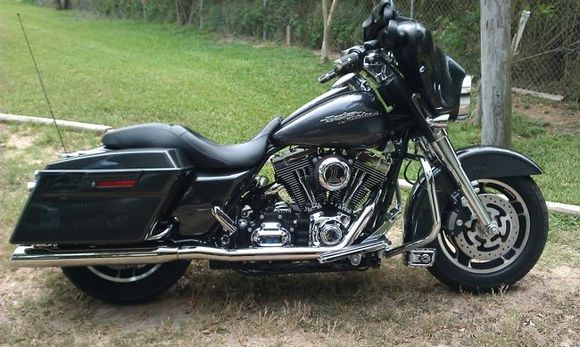 After install of Bub 7 True Duals, Fuel Moto PCV and Heavy Breather, T-Bags windshield bags along with some Harley chrome items.