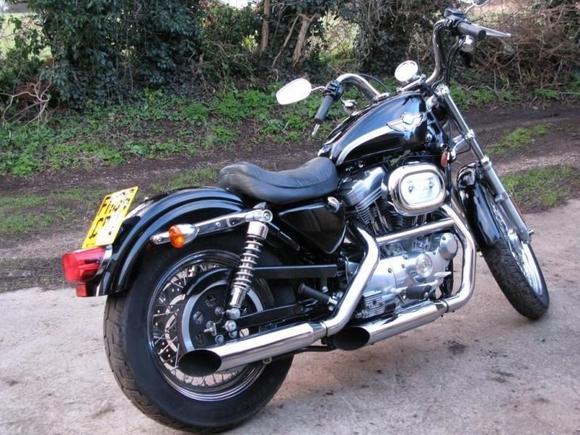 Current state of affairs. I'm quite happy now, the ache I was getting in my wrists has gone now I'm used to these buckhorns and it does give the lovely "lazy" feel to the ride.