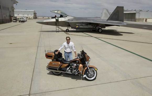 Secure ramp area F-22 compound