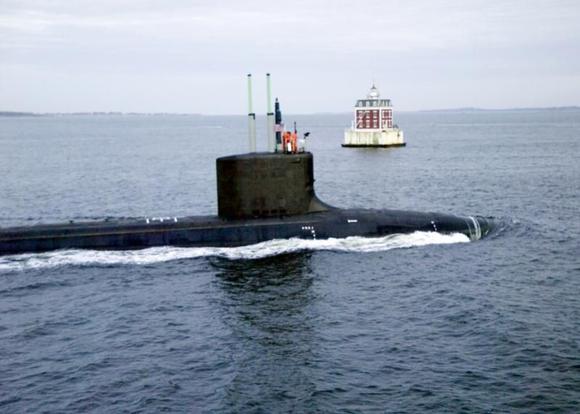 Hawaii passing New London Ledge Light to port