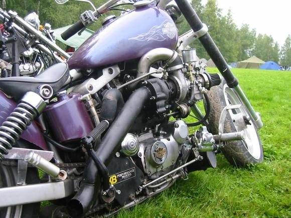 Ironhead with Garret T3 turbocharger and Mikuni HSR-42, FAST  USD-frontend from yamaha FZR. Stretched