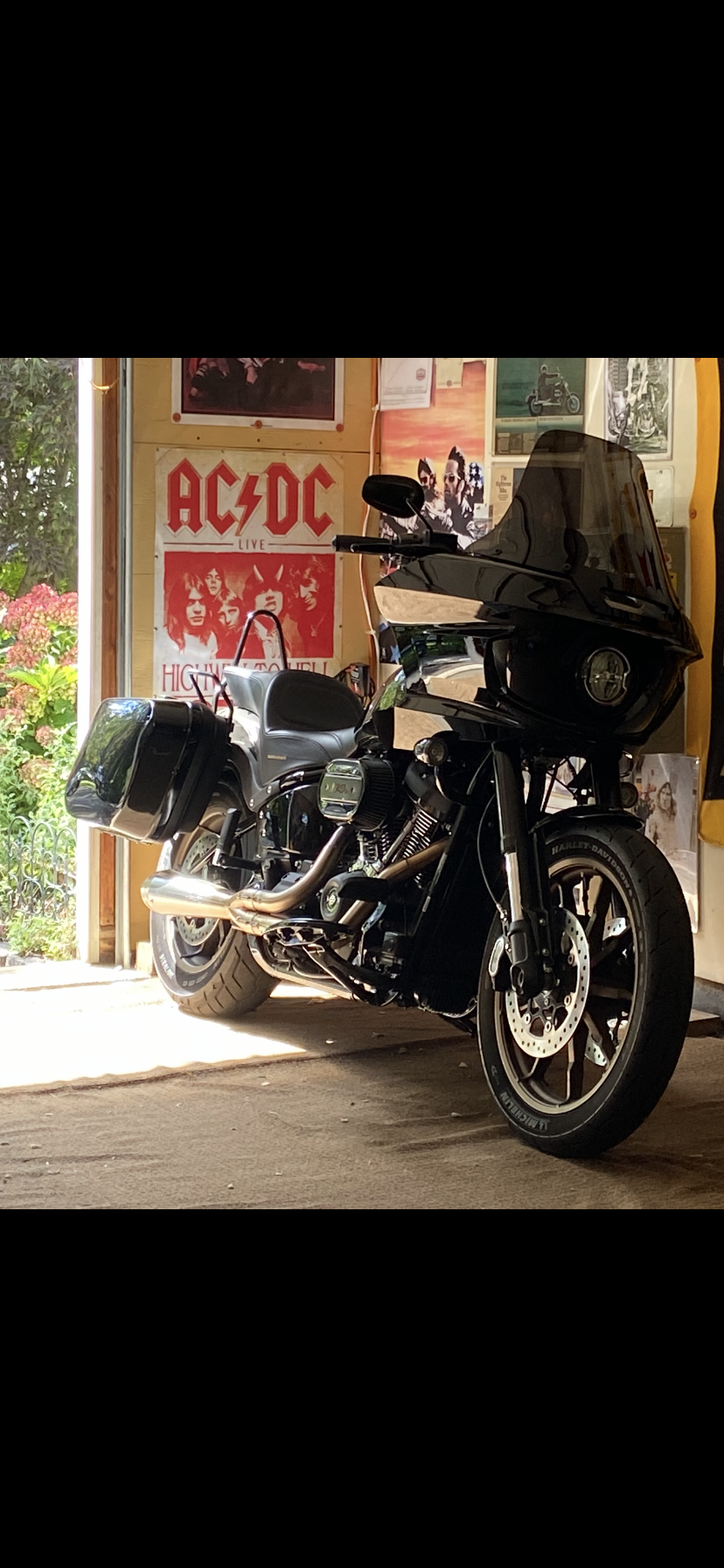 Advanblack is an expensive but great fairing. My 2020fxlrs