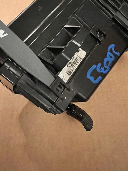 Closeup of fusebox bottom cover clips on right side (2 on this side)