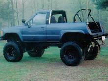 131 0505 07z 1986 Toyota 4Runner Driver Side View In The Rain